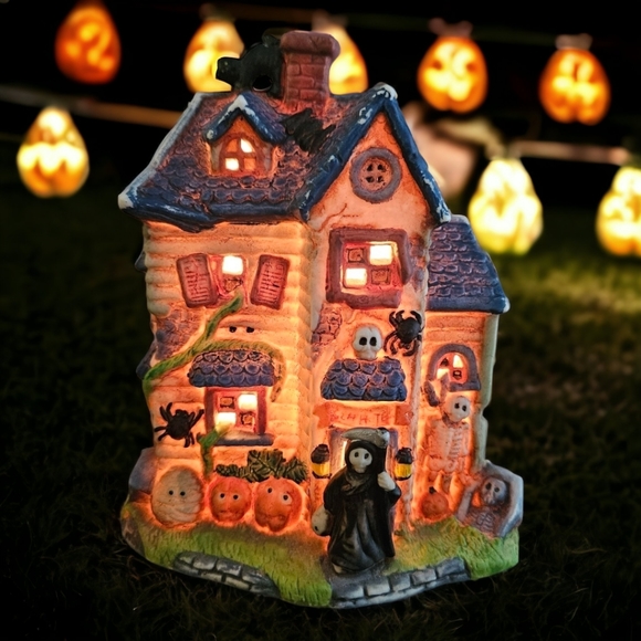 Light-Up Haunted House Halloween Decor - Picture 2 of 12